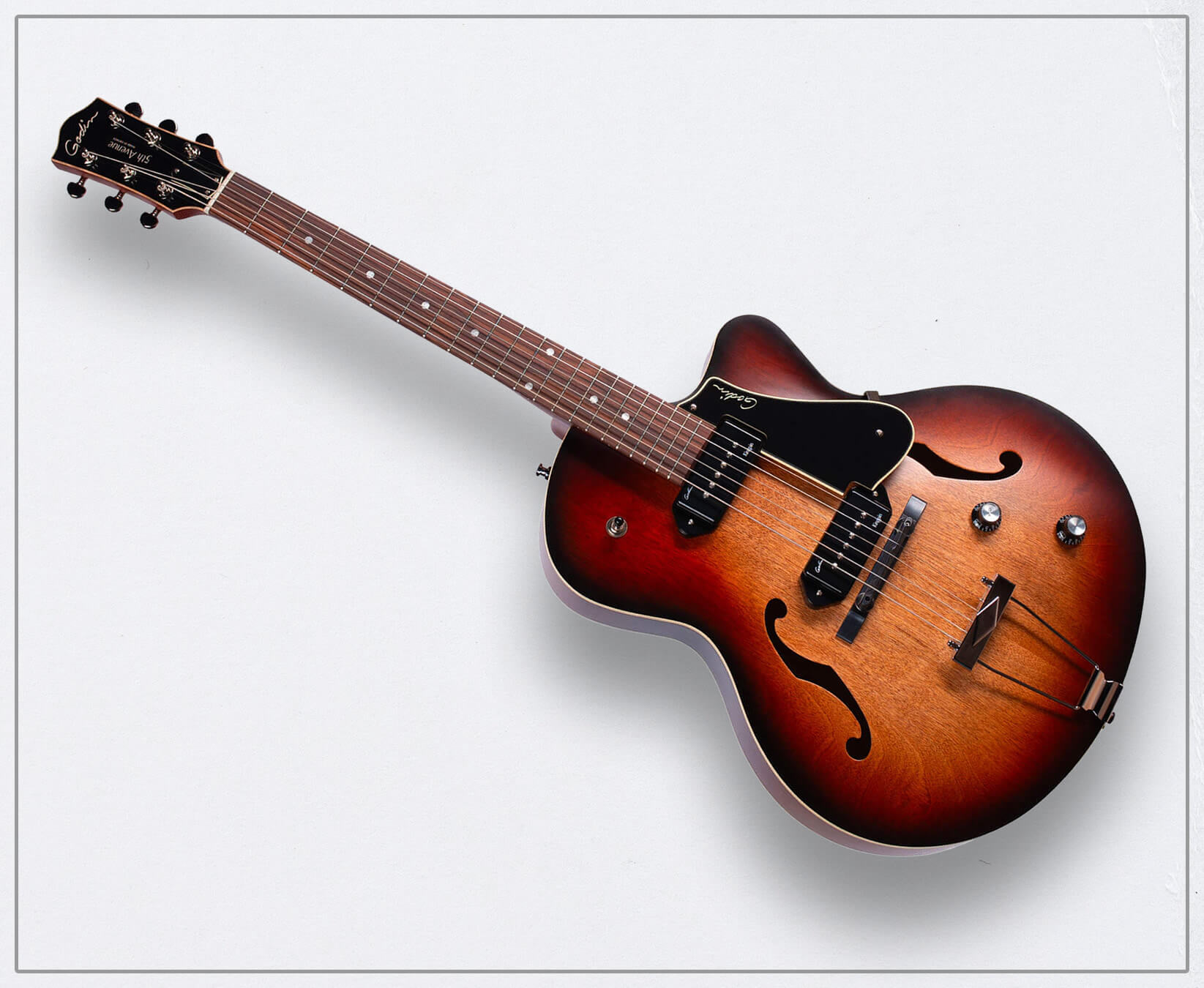 プレイヤー目線の万能アーチトップ「Godin 5th Avenue CW Kingpin II