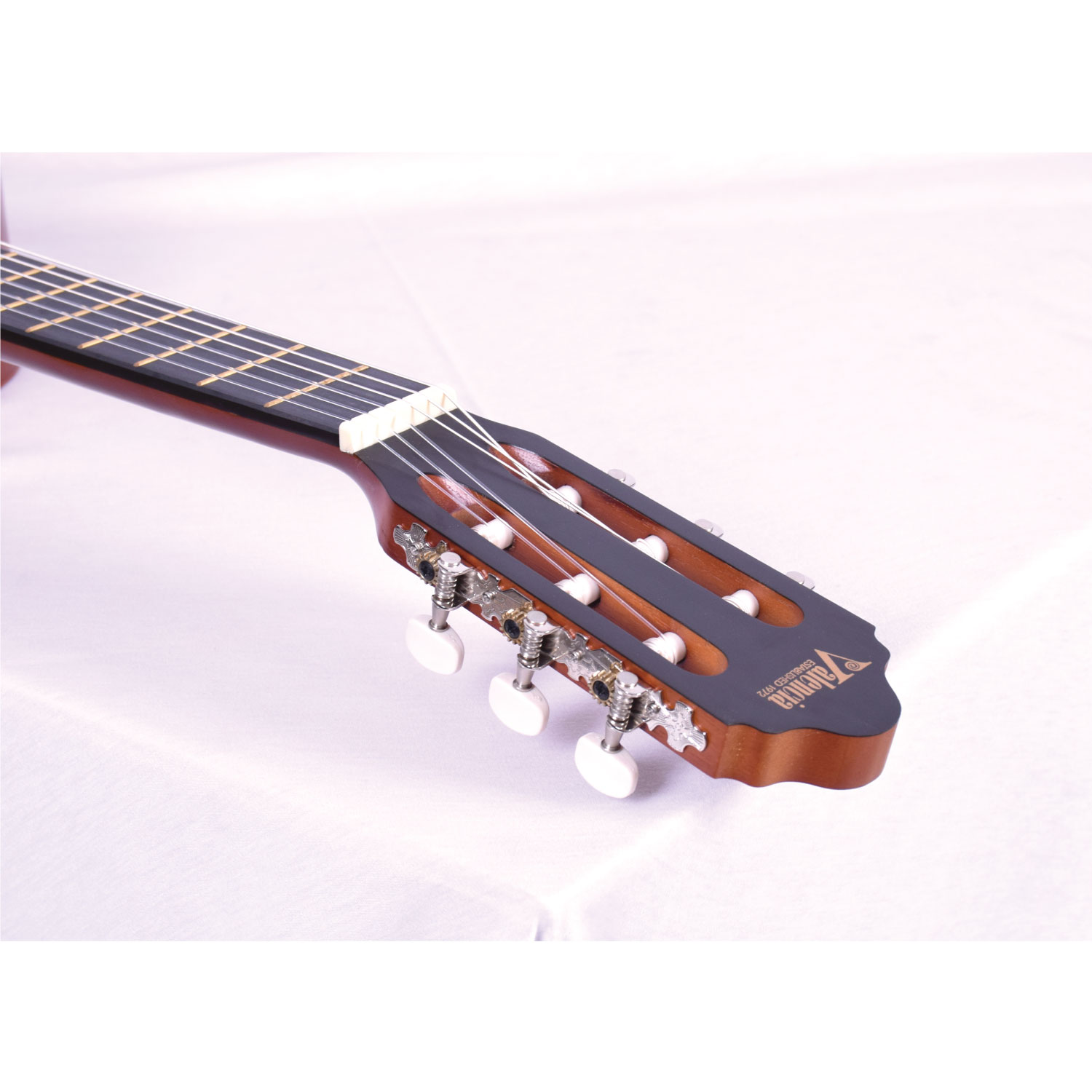 【VALENCIA】シトカ・スプルーストップ、 3/4サイズの クラシックギターが登場。